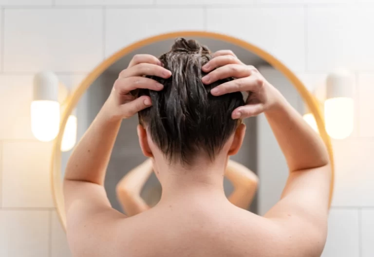 ¿Exfoliar tu cuero cabelludo? Conoce todos los beneficios que trae para tu cabello